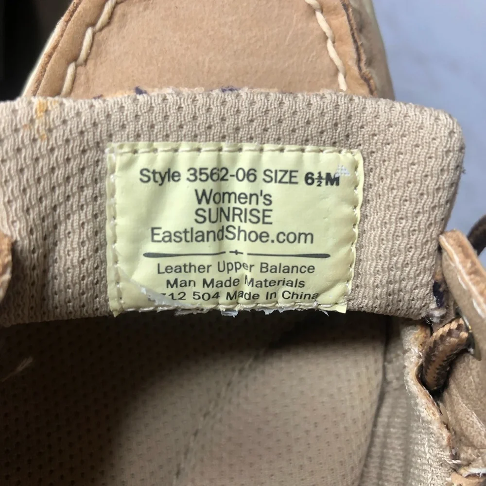 Eastland Sunrise Leather Slip on Boat Shoes In Excellent Like New Condition - Picture 8 of 9